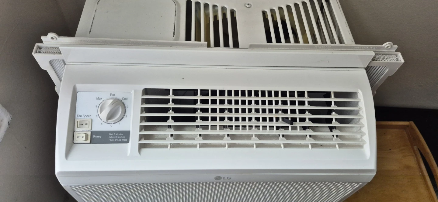 LG Room Air Conditioner LW1016ER - photo 3