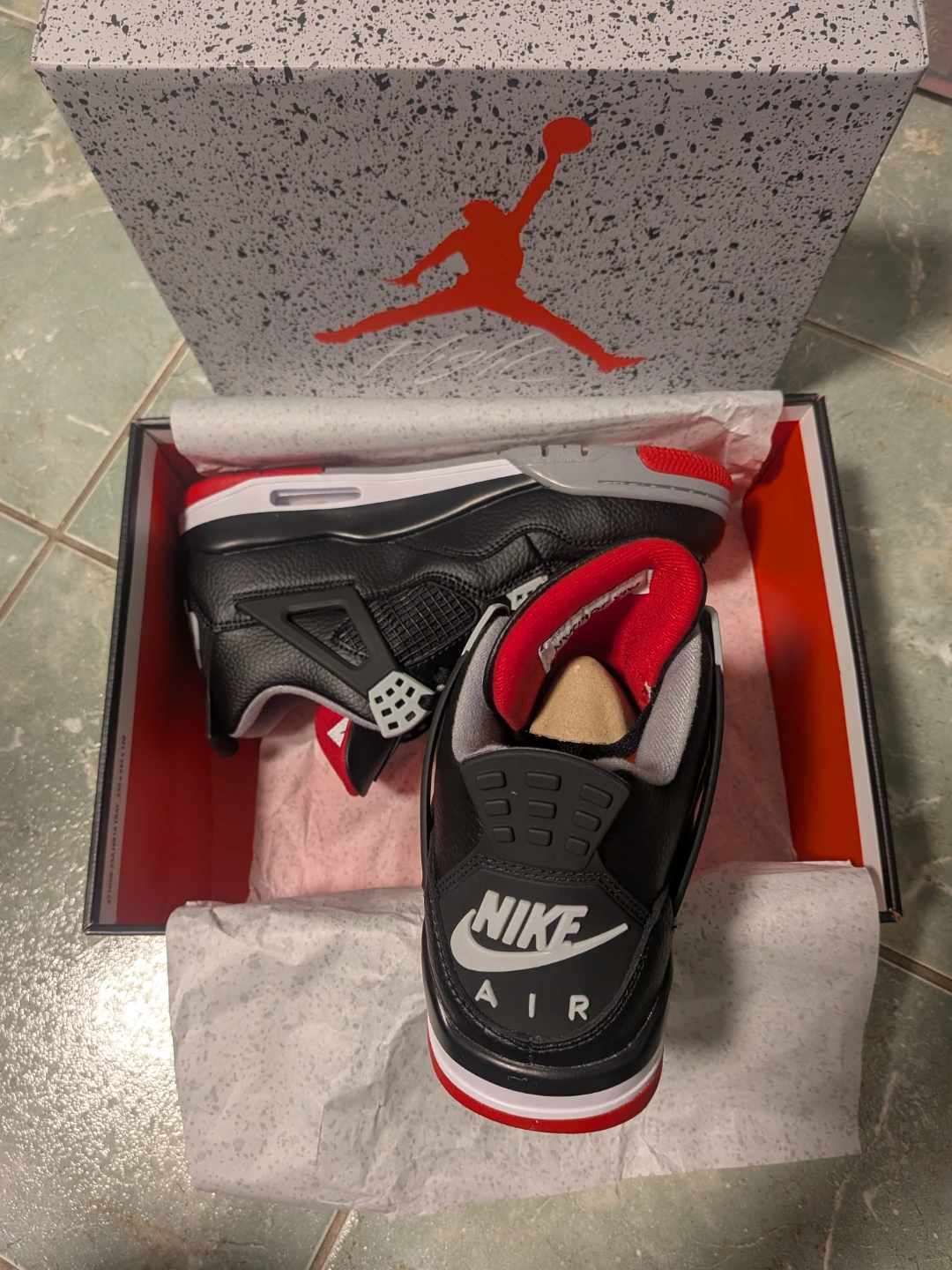 Nike Air Jordan 4 Bred