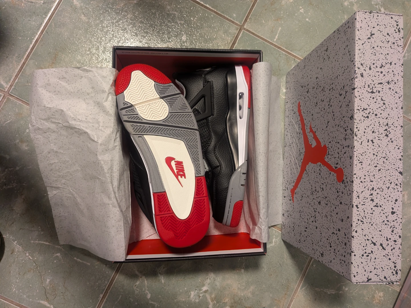 Nike Air Jordan 4 Bred - photo 3