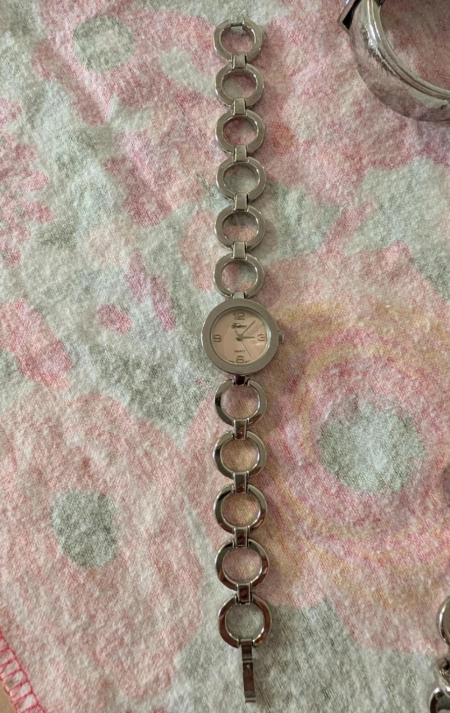 Vintage Ladies Quartz Bracelet Watch Silver Tone Circle Elegant - photo 2