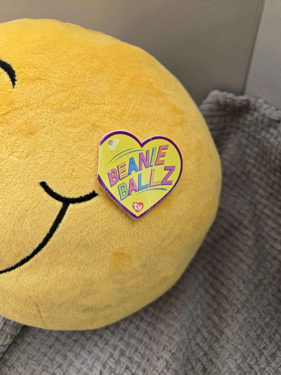 Beanie Ballz Smiley Face Plush Toy - photo 3