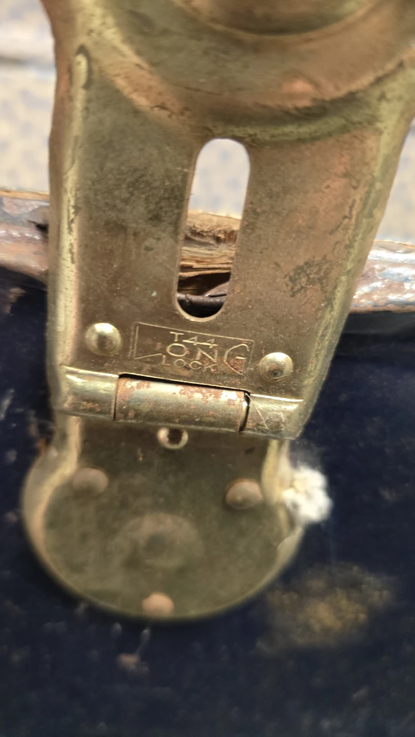 Vintage Trunk with ornate latches - photo 4