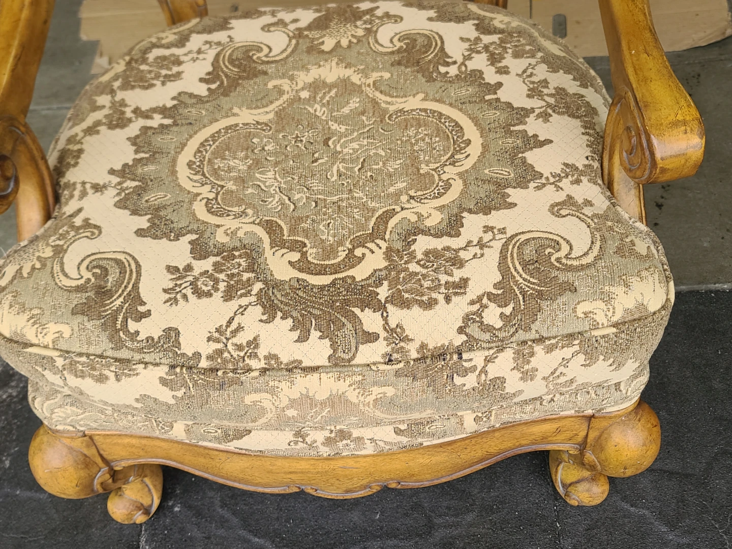 Vintage Ornate Armchair - photo 2