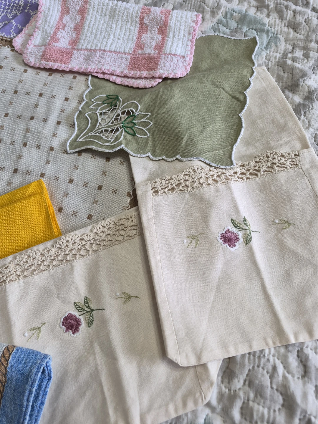 Mix Misc Lot of 15 Vintage Linens, Cottons, Doilies, Decor - photo 2