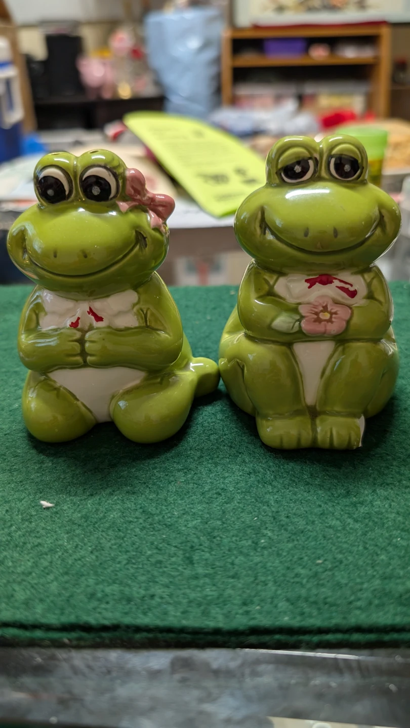 Frog Salt and Pepper Shakers