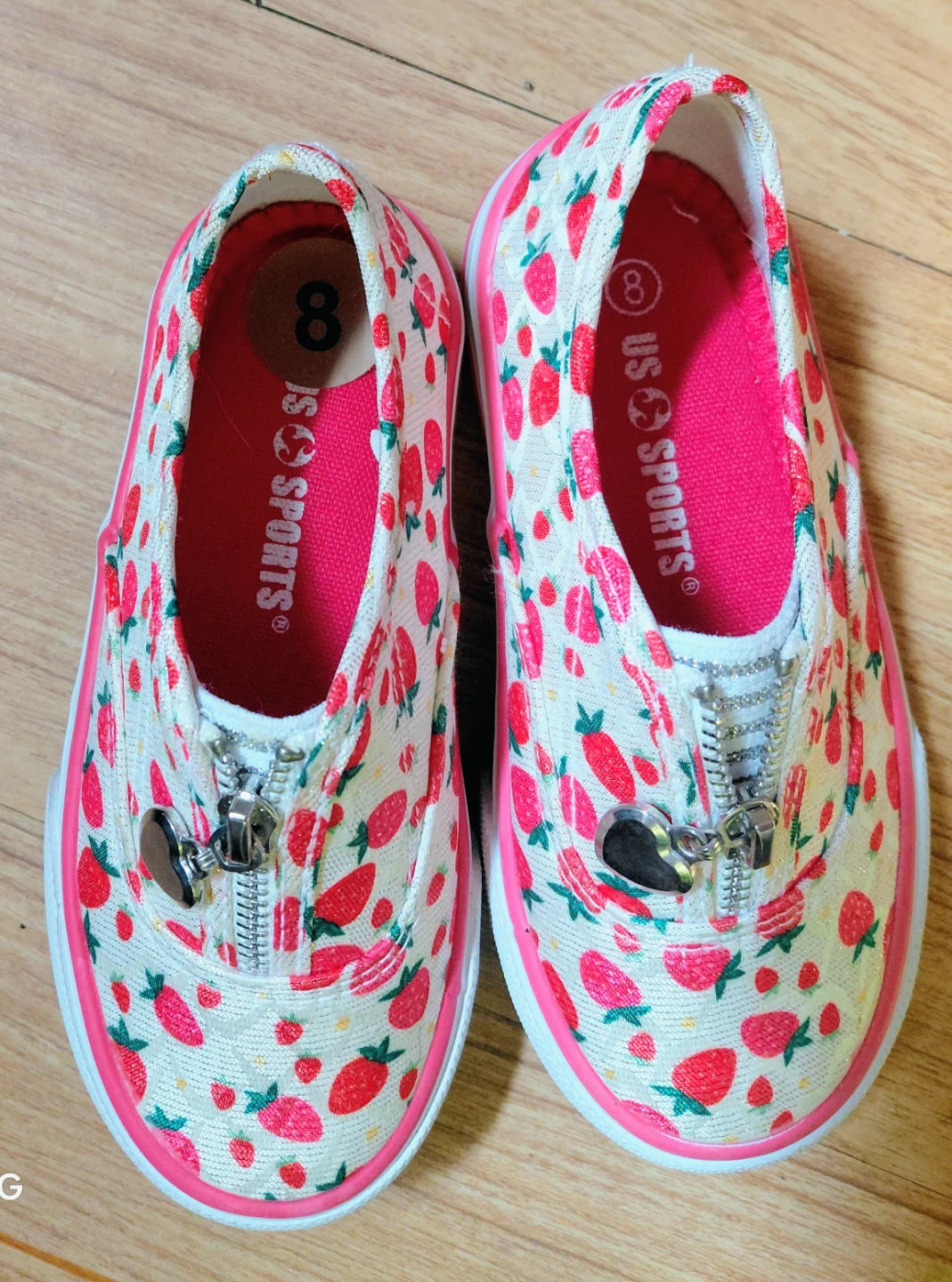 US Sports Girls Strawberry Print Slip-On Shoes Size 8 - photo 2