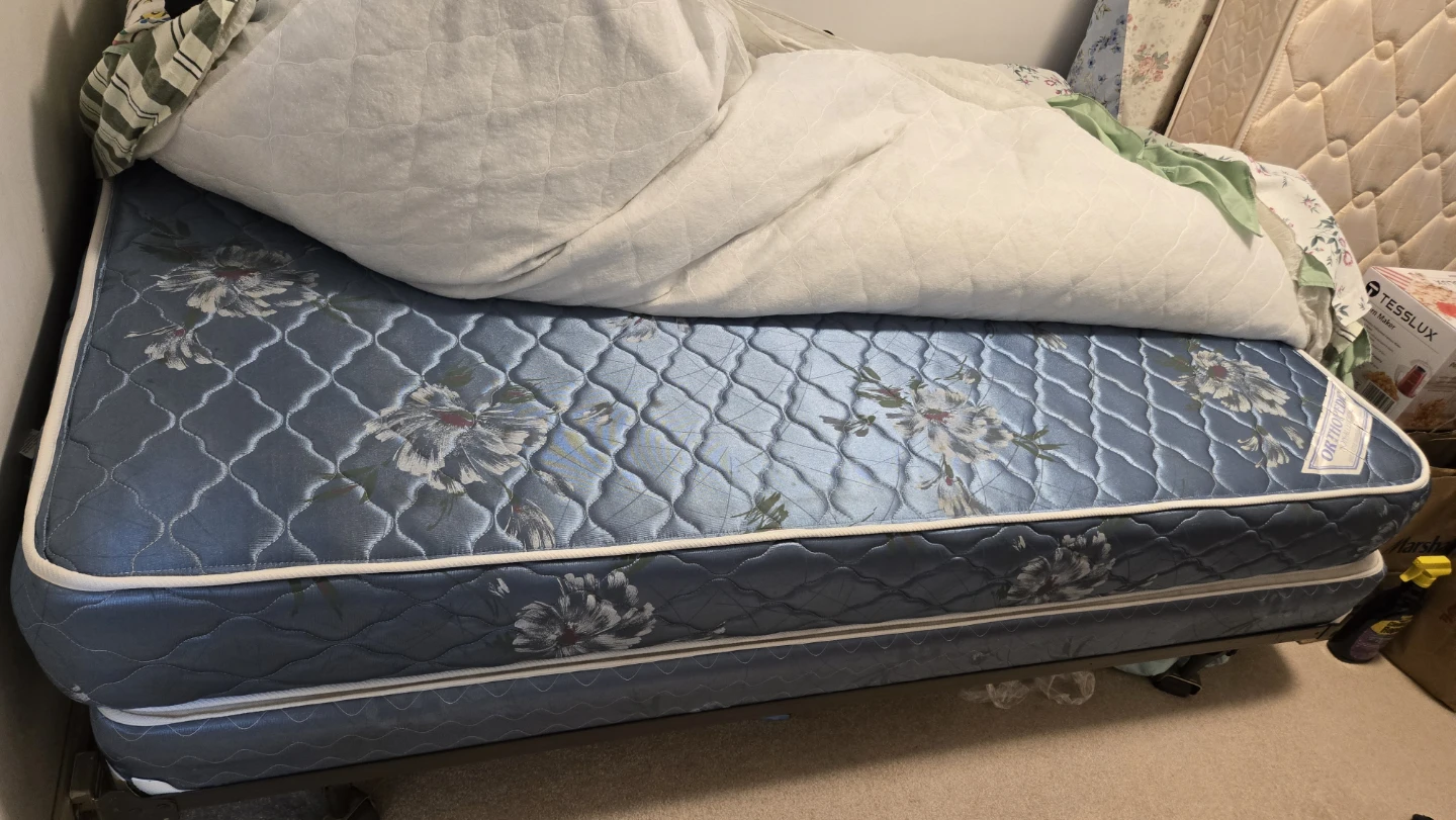 Queen-size bed for sale - photo 2