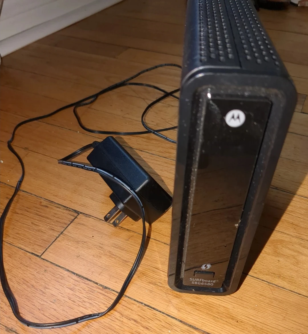 Motorola SURFboard SBG6580 DOCSIS 3.0 Wi-Fi Cable Modem Router