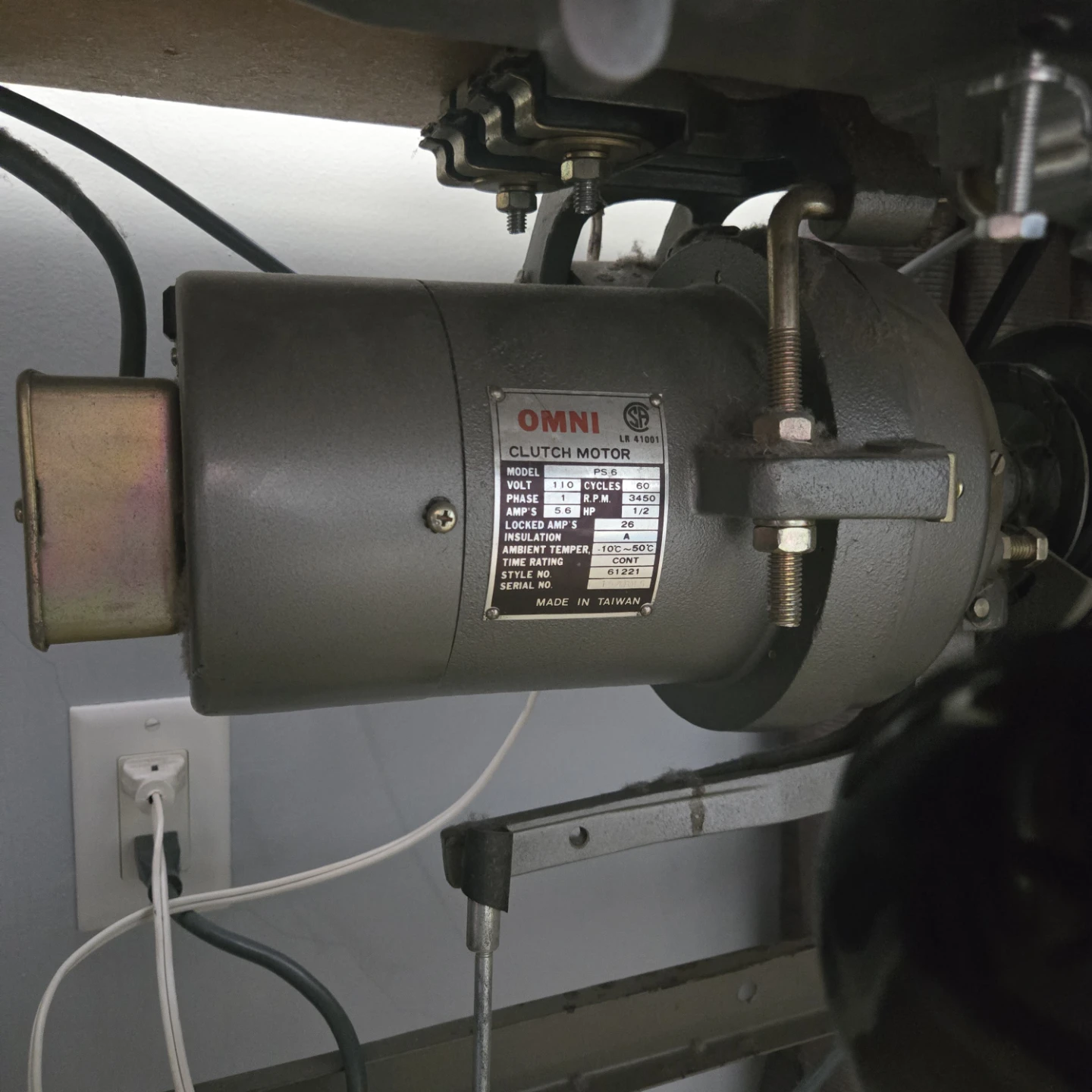 Brother DB2-B735-3 Industrial Sewing Machine - photo 3
