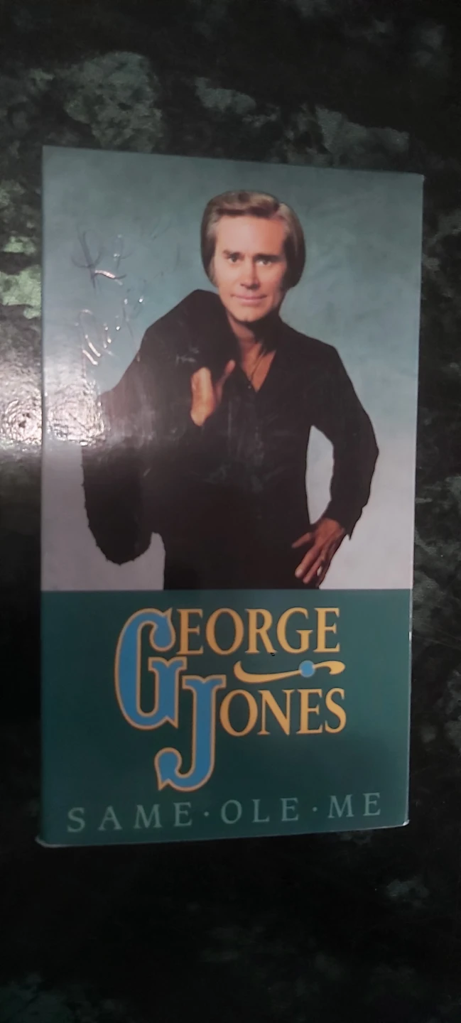 Elvis Presley vhs, DVD collectibles bundle - photo 4
