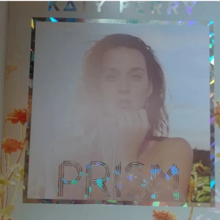Katy Perry - Prism Limited Deluxe Edition Zinepak CD - photo 2