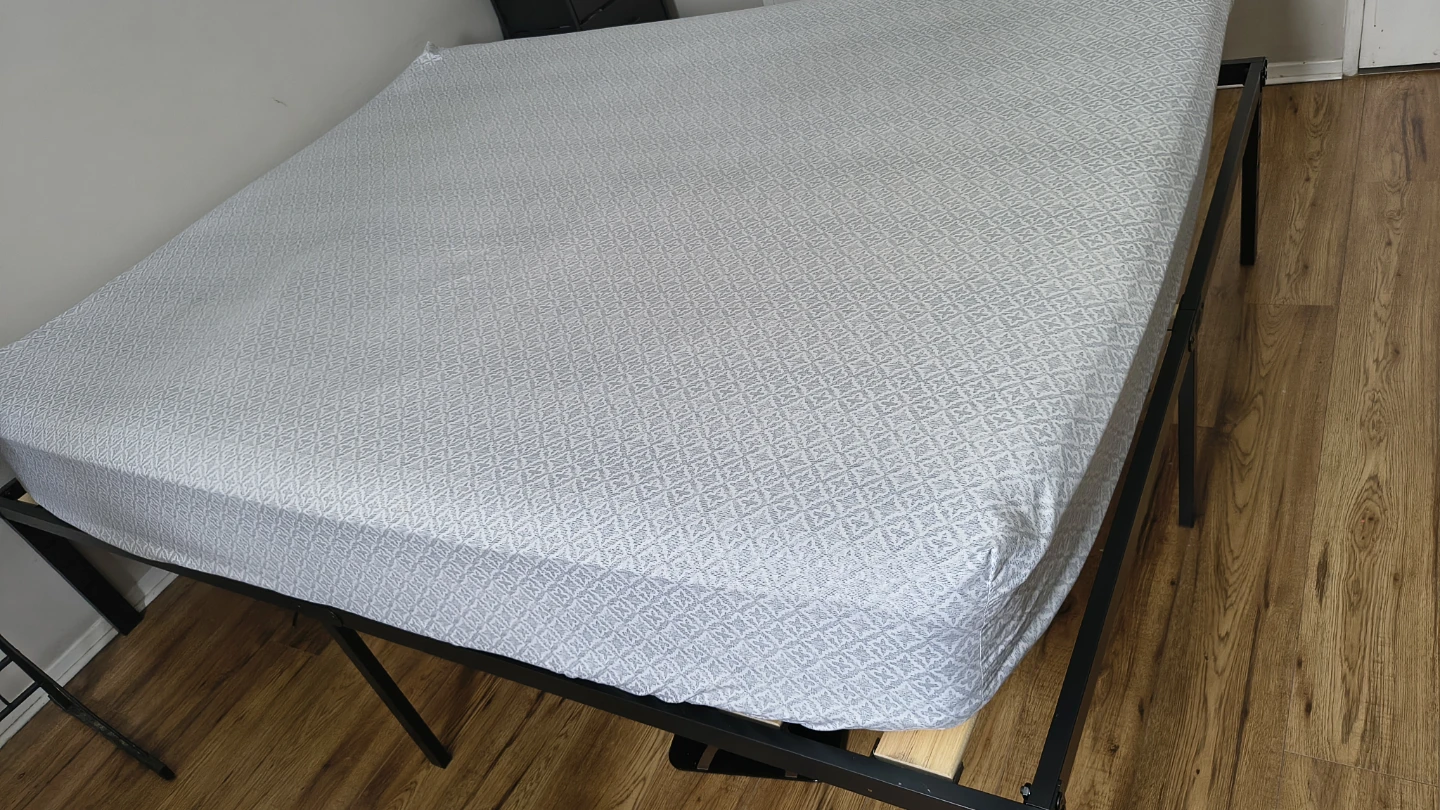 Queen Size bed and Mattress - photo 2