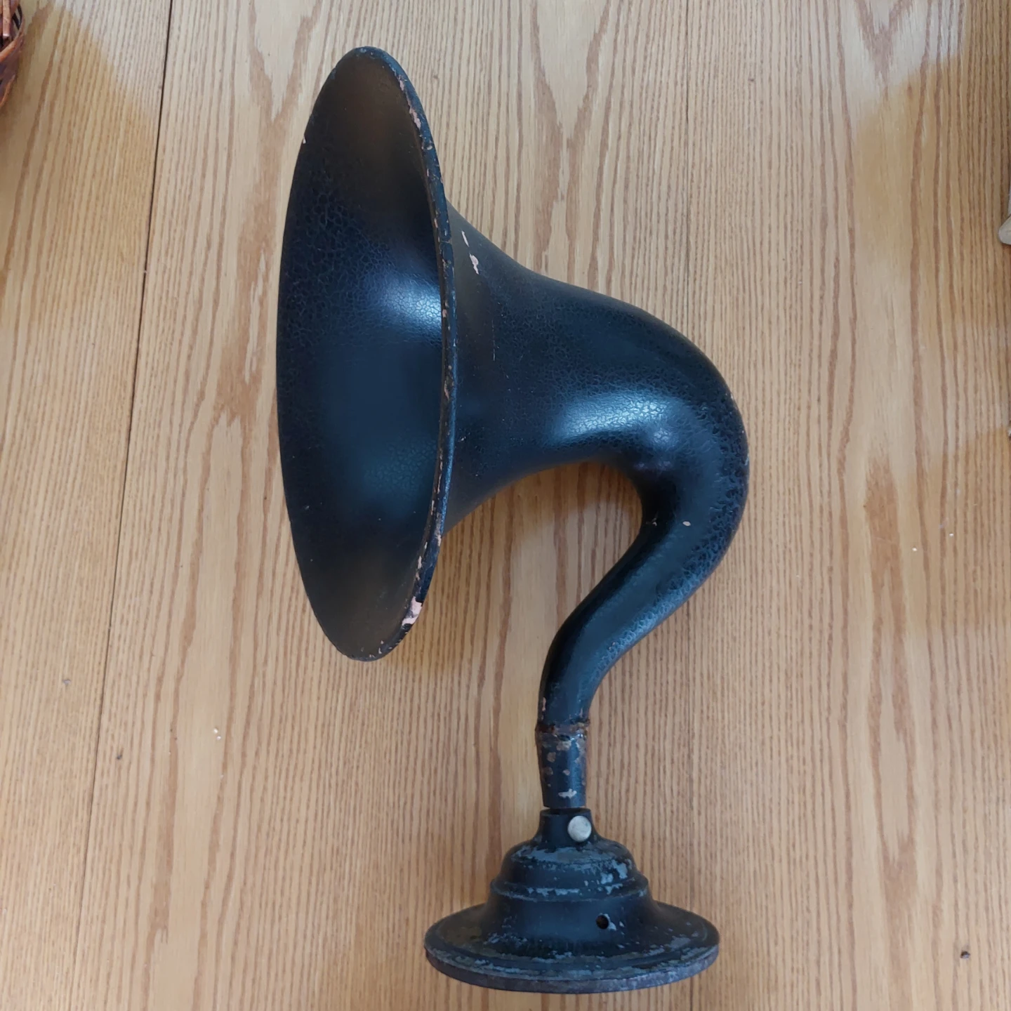 Nathaniel Baldwin Horn Speaker