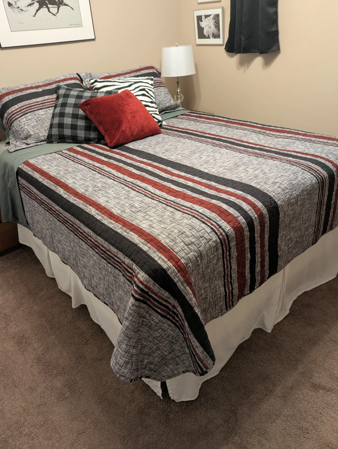 Queen-size bed - photo 2