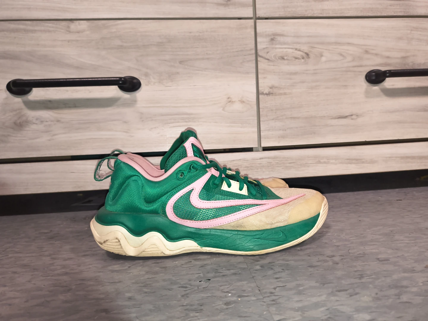 Nike Basketball Shoes - Green/Pink - photo 3