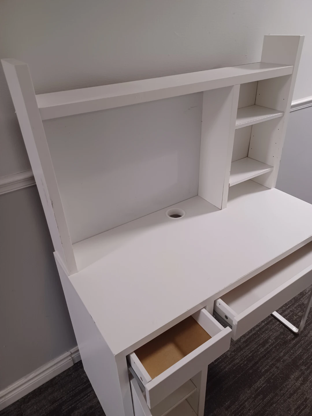 White Computer Desk with Hutch and Shelving - photo 4