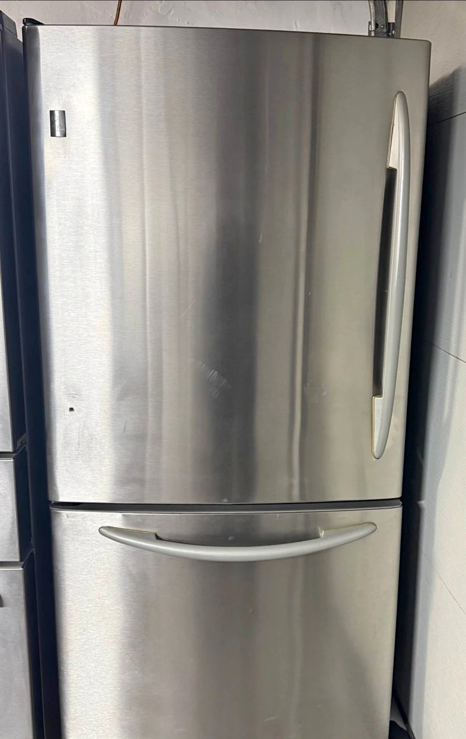 GE 30in Stainless steel bottom freezer refrigerator