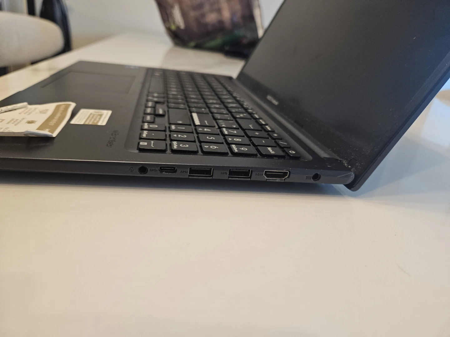 ASUS VivoBook Laptop - photo 3