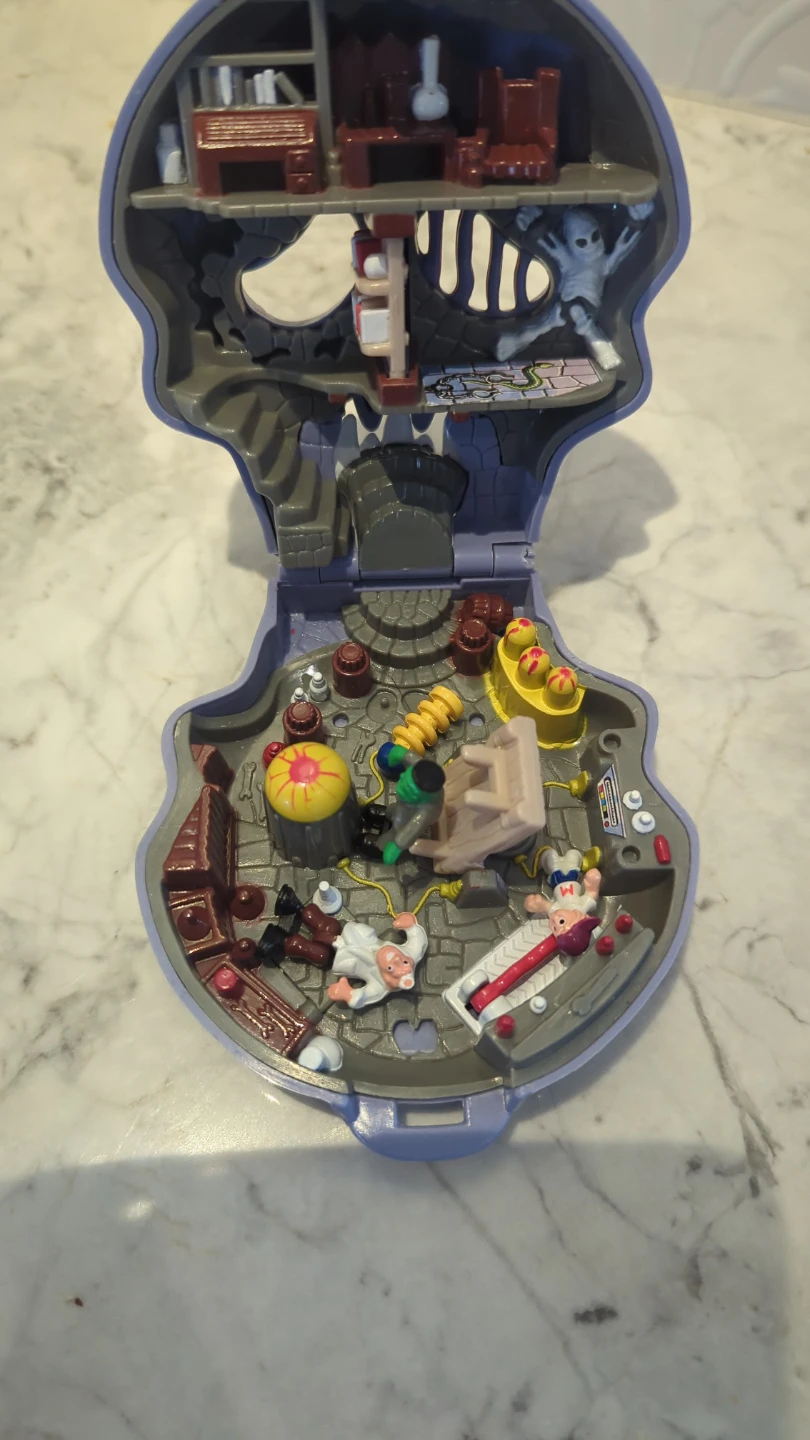 Mighty Max Doom Zones Playsets complete sets - photo 4