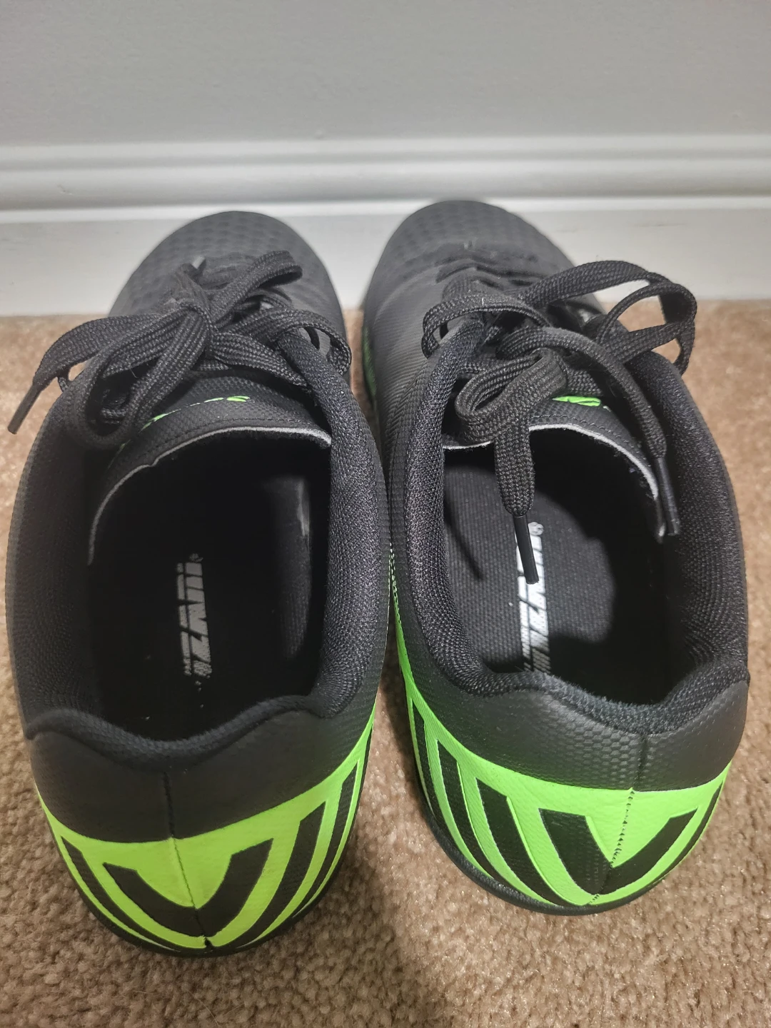 Men's soccer shoes Size 8 - photo 2