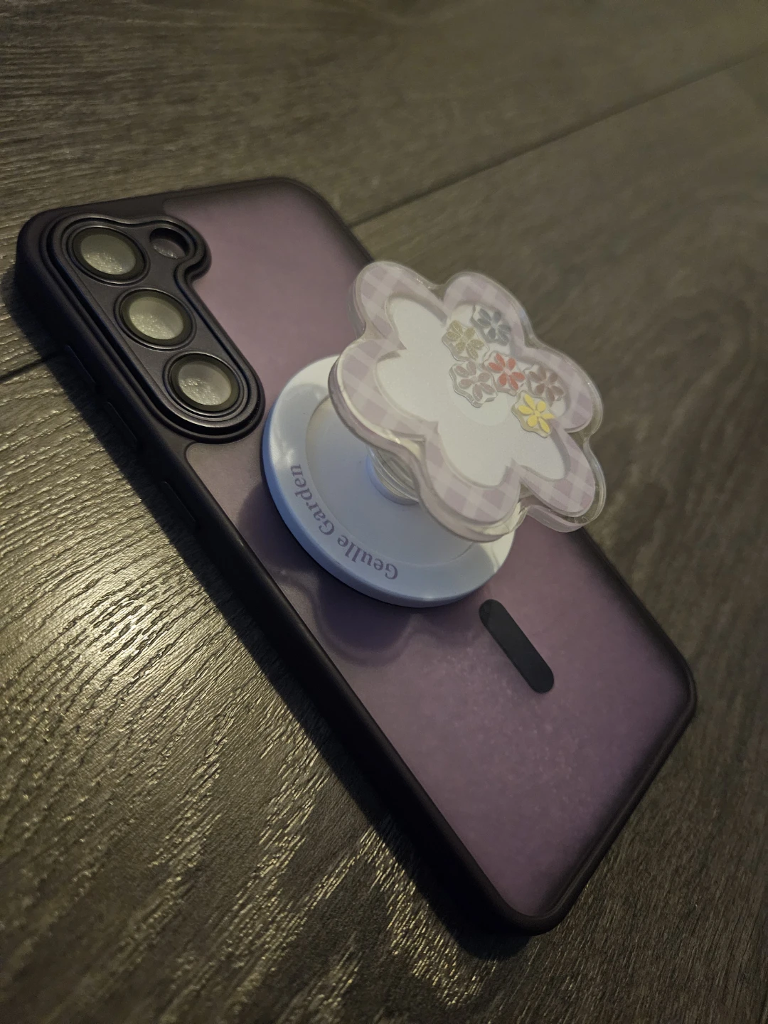 Magnetic cellphone stand