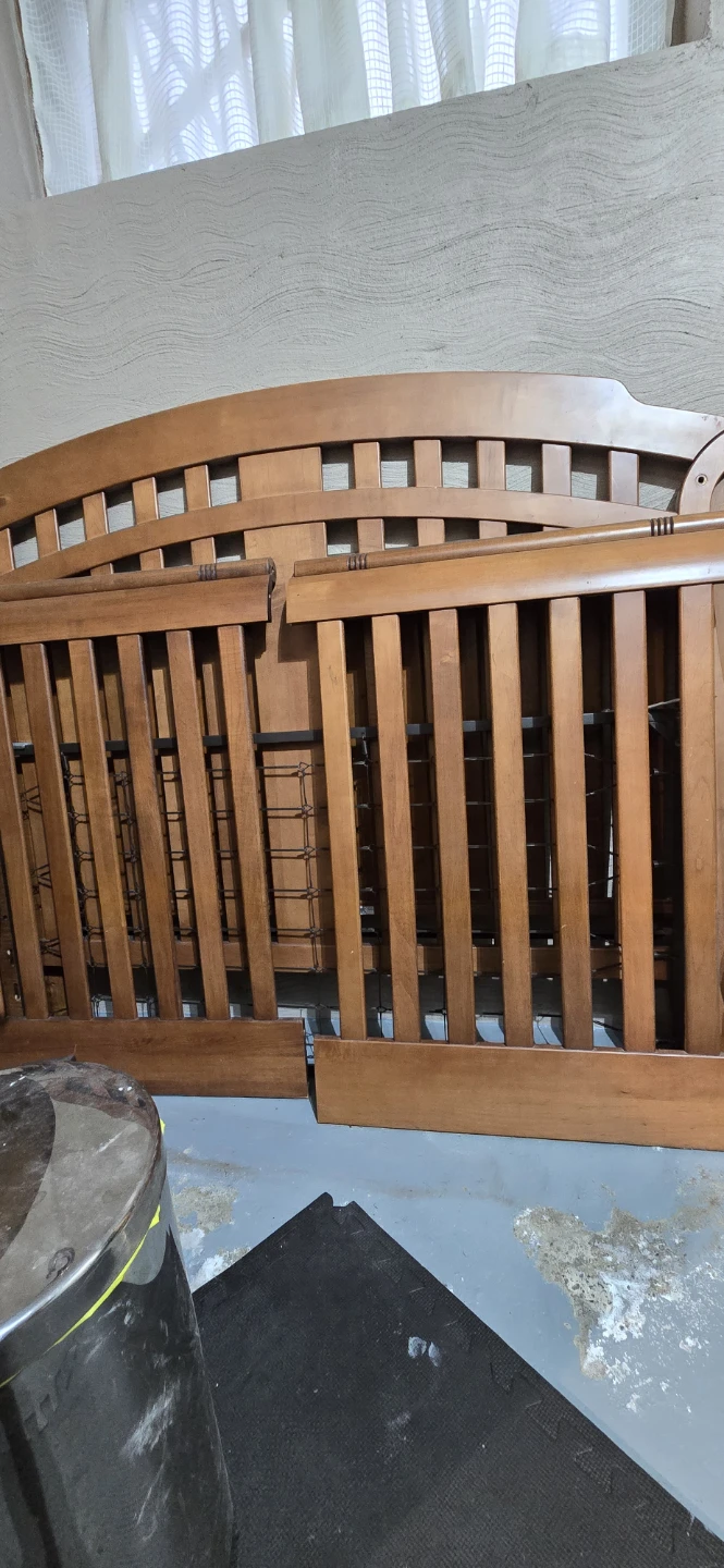 Baby Crib & accessoires, excellent condition sold as a package.