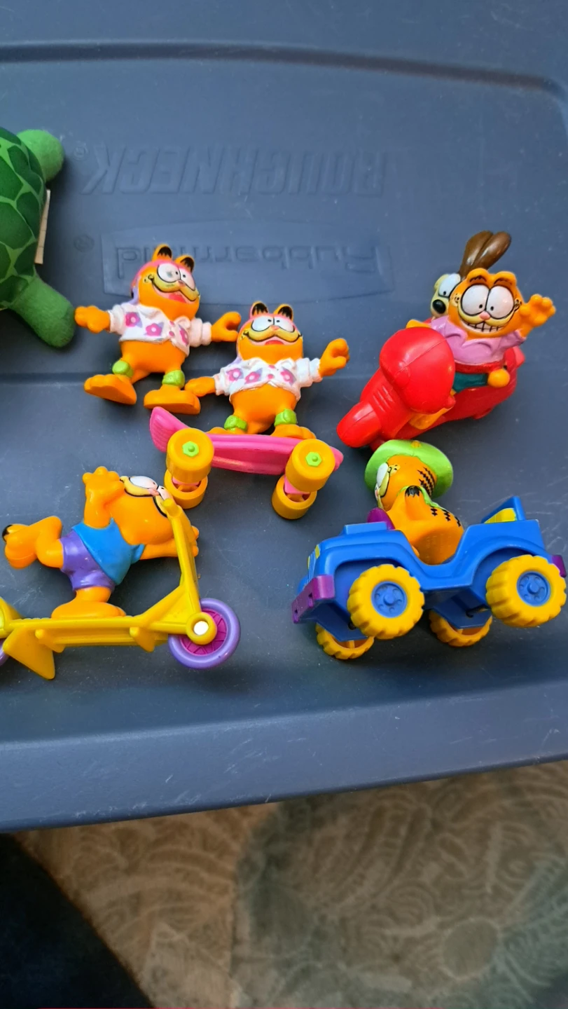 Vintage Garfield Mini Figurines Lot