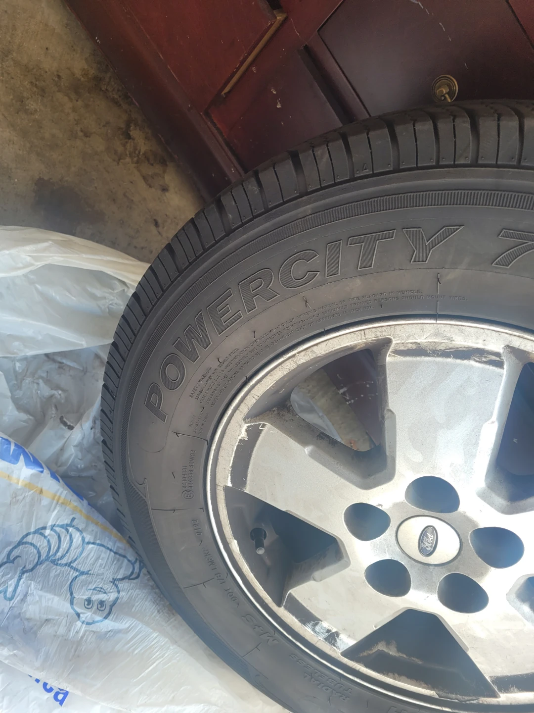 Goodyear Powercity Tire P235/70R16 104T