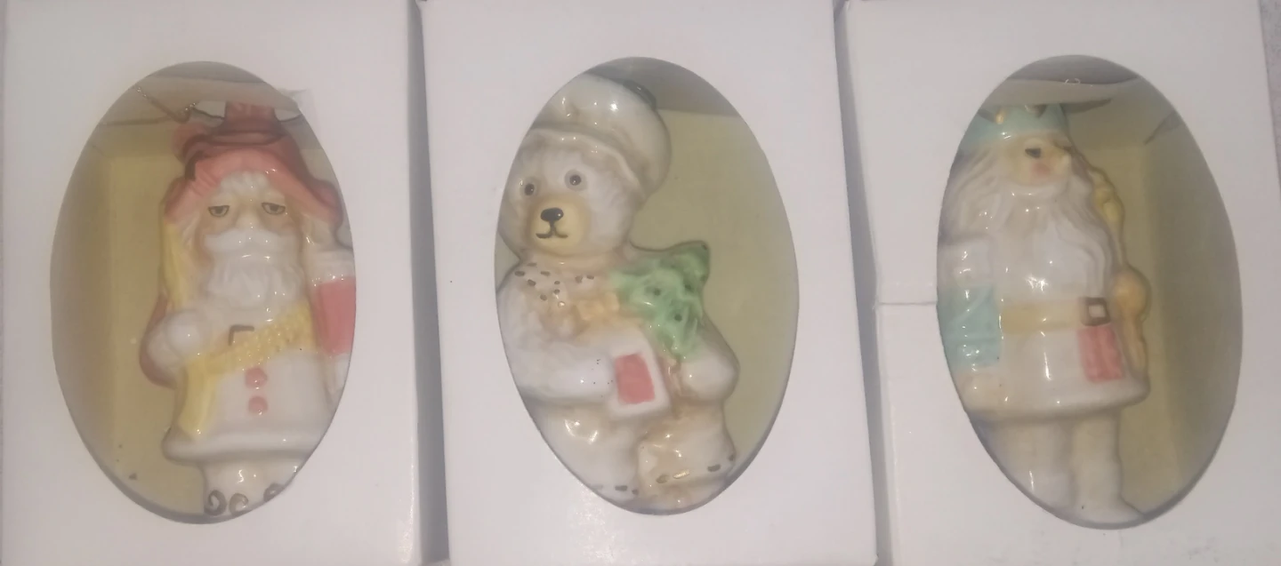 Ceramic Christmas Figurines Set - photo 4