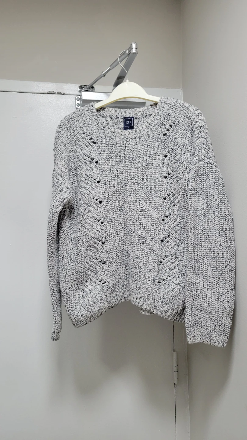 GAP Women's Cable Knit Sweater