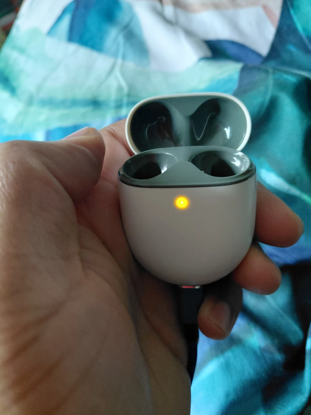 White Wireless Earbud Charging Case - photo 2