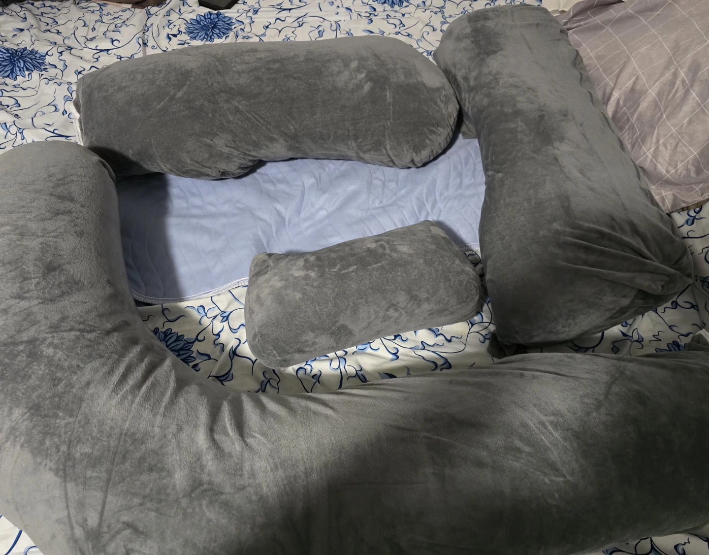 C-Shaped Pregnancy Pillow - photo 3