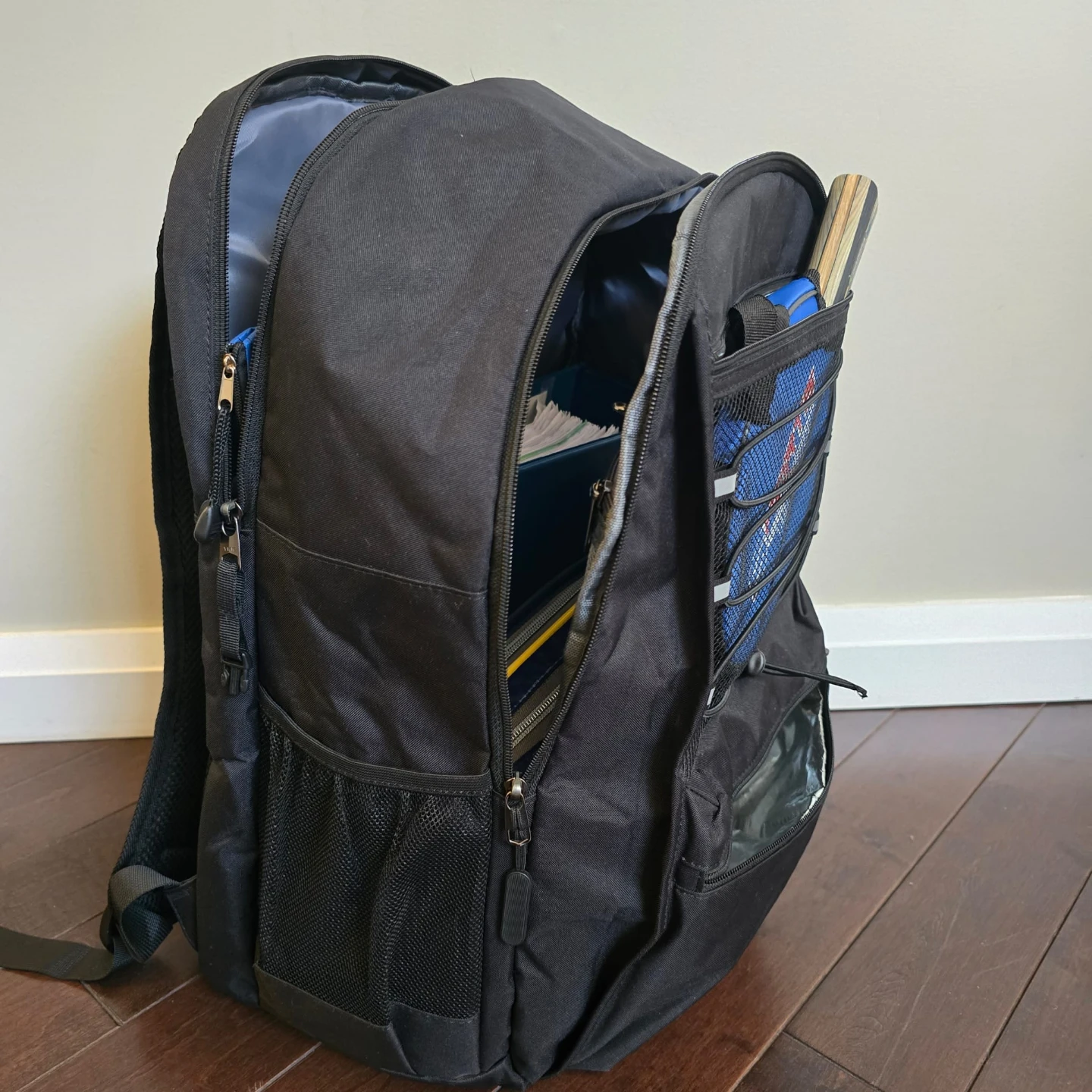 🎒 Black Backpack with Multiple Compartments - photo 2