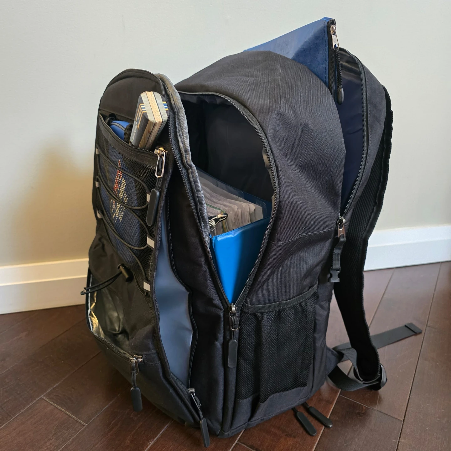 🎒 Black Backpack with Multiple Compartments - photo 3