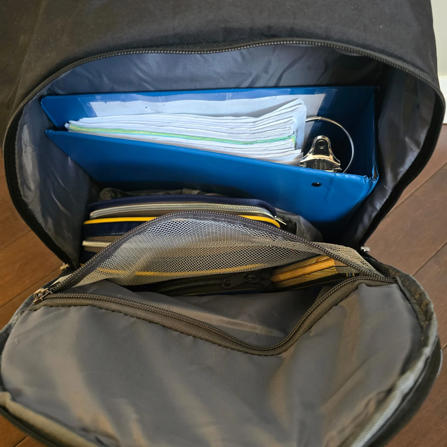 🎒 Black Backpack with Multiple Compartments - photo 4