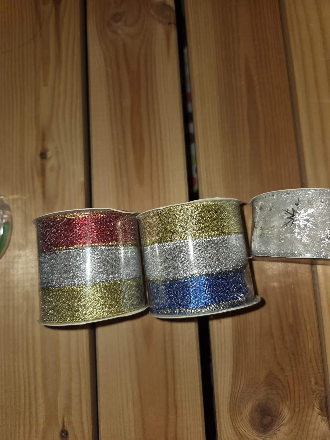 Roll of wrapping paper, tape, pens, gift tags and ribbons (new) - photo 4