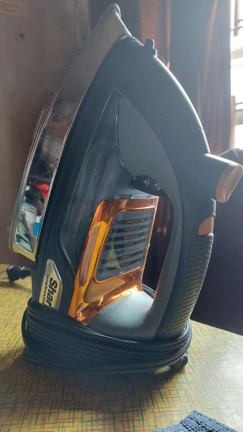 🥕 Shark Professional Steam Iron 1800 Watts