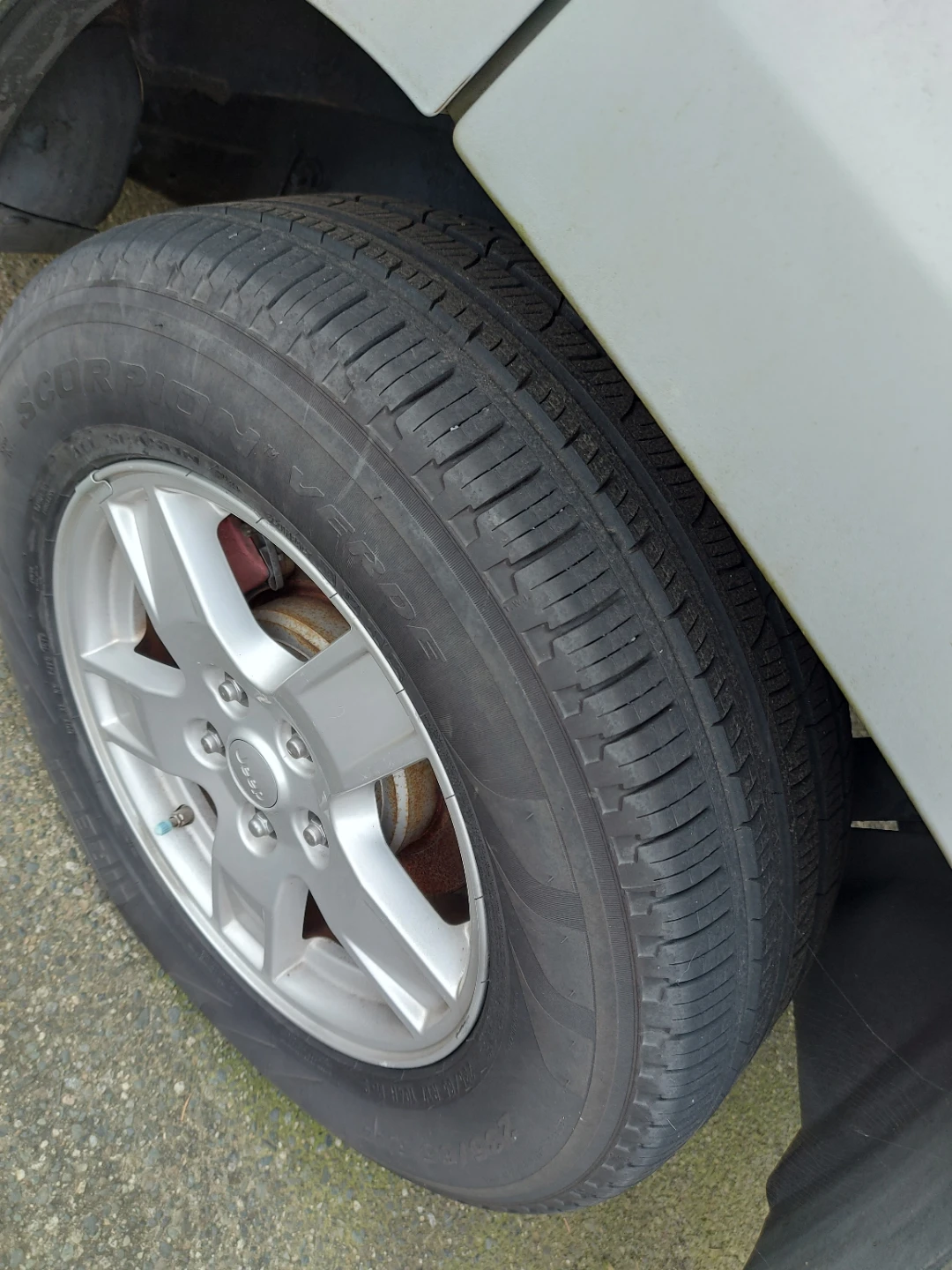 Silver Jeep Grand Cherokee Laredo - photo 2
