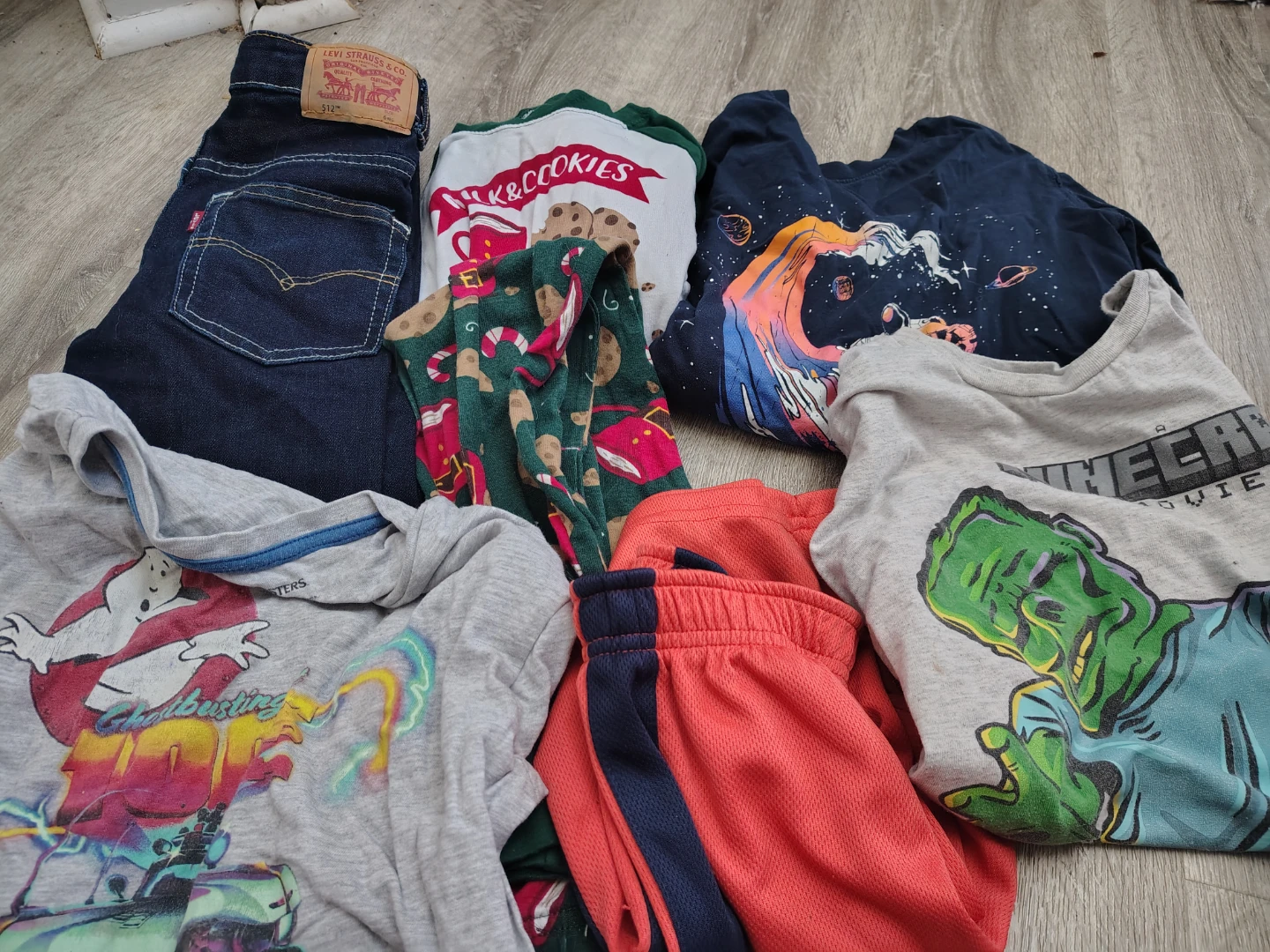 Levi's Jeans and Kids' T-shirts Bundle - photo 2