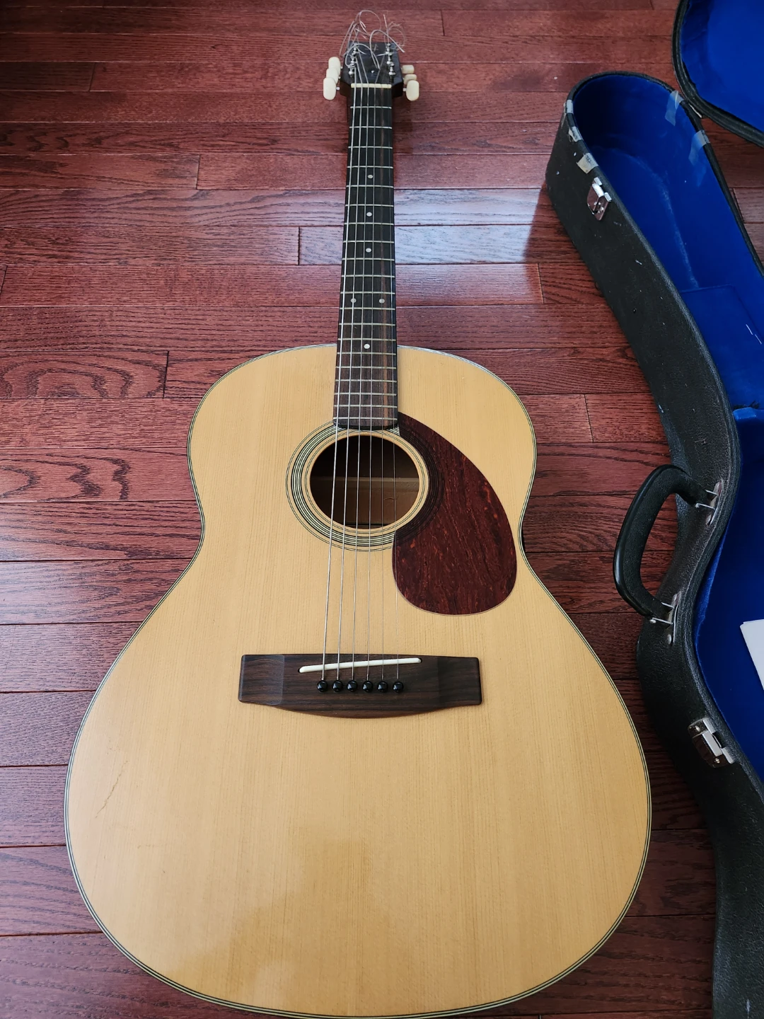 Yamaha Acoustic Guitar with Case - photo 5