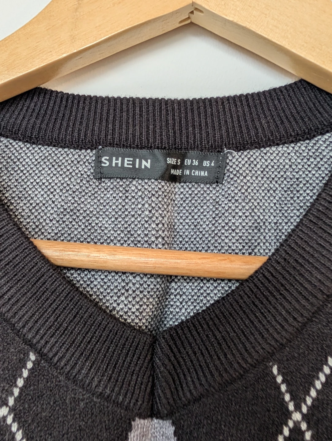 Argyle Sweater Vest - Like New - Small - photo 3