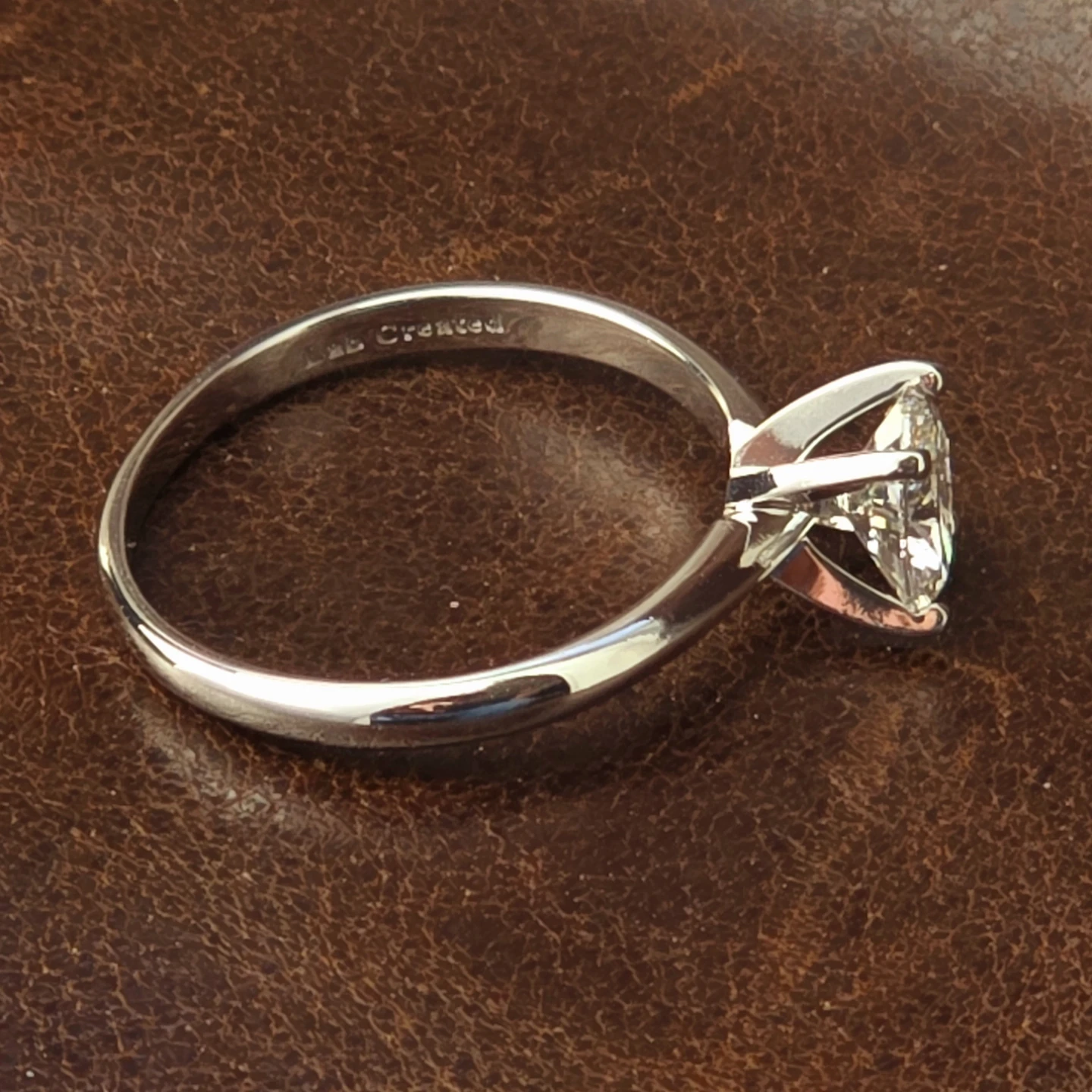 Beautiful 14 karat white gold solitaire engagement ring - photo 3