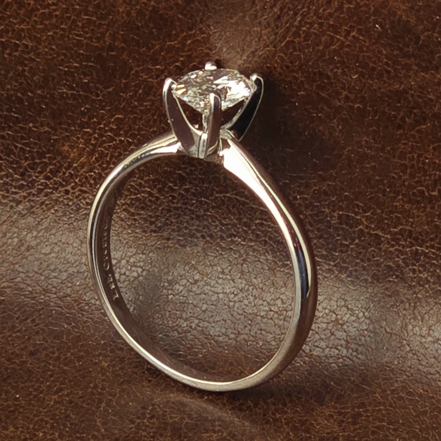 Beautiful 14 karat white gold solitaire engagement ring - photo 4