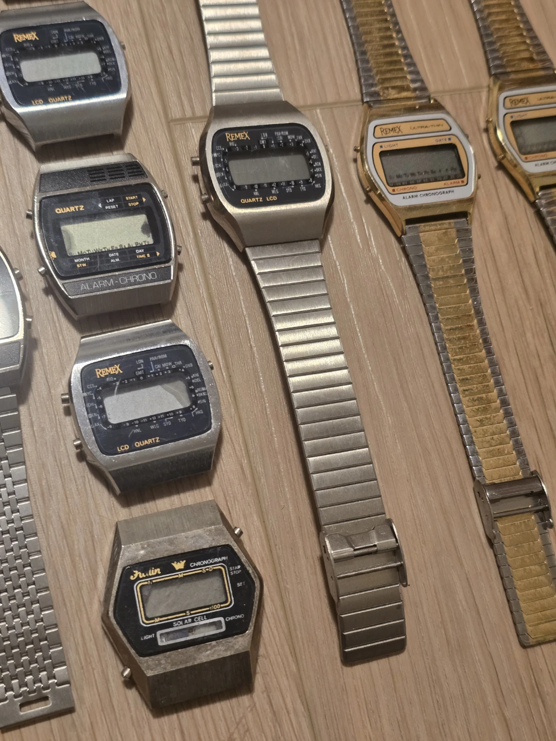 Lot of Vintage LCD watches for parts LOT #2 - photo 3