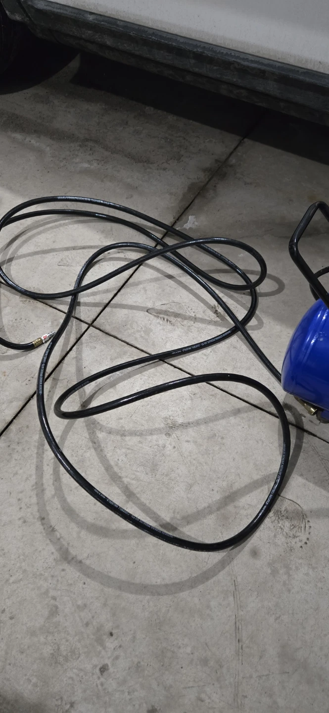 Campbell Hausfeld 8 Gallon Air Compressor - photo 2