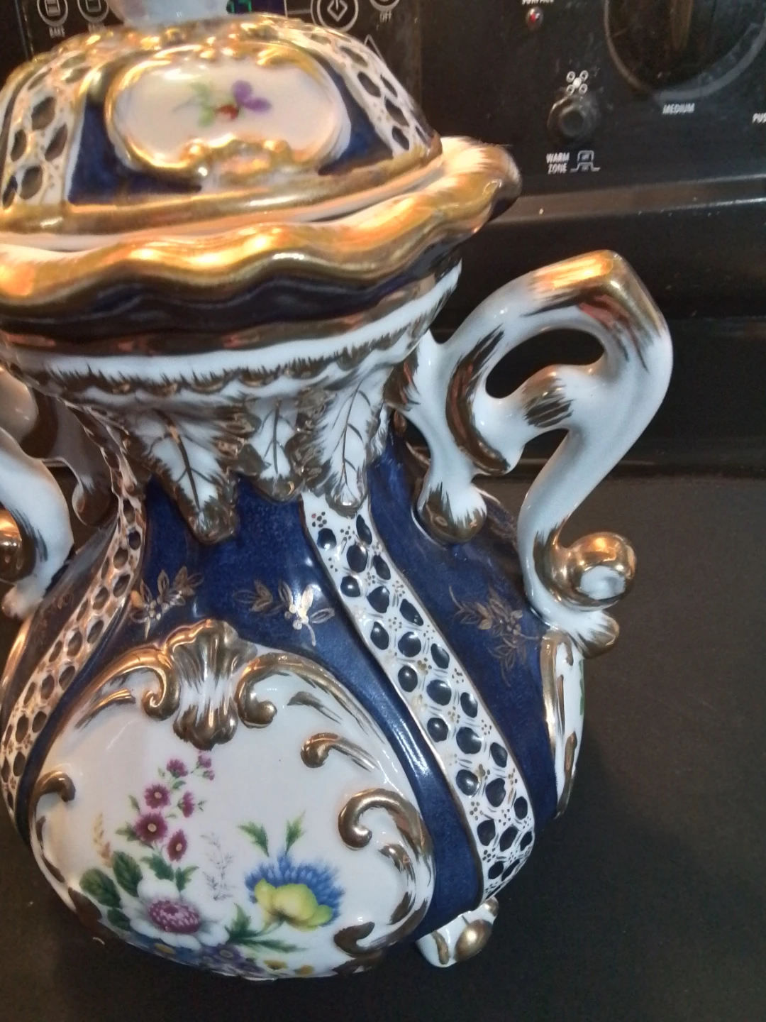 Antique Limoges Porcelain Lidded Urn – France 8x10" - photo 4