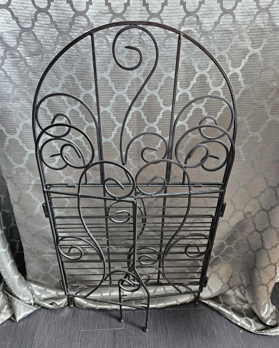 Ornate Metal Magazine Rack / Display Shelf - photo 3