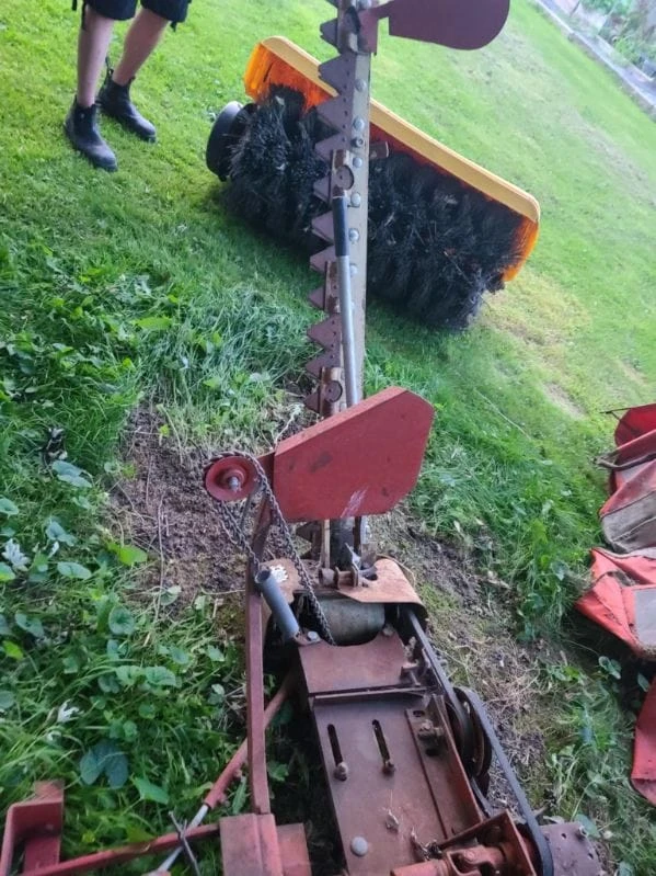 Arien tractor + attachments - photo 2