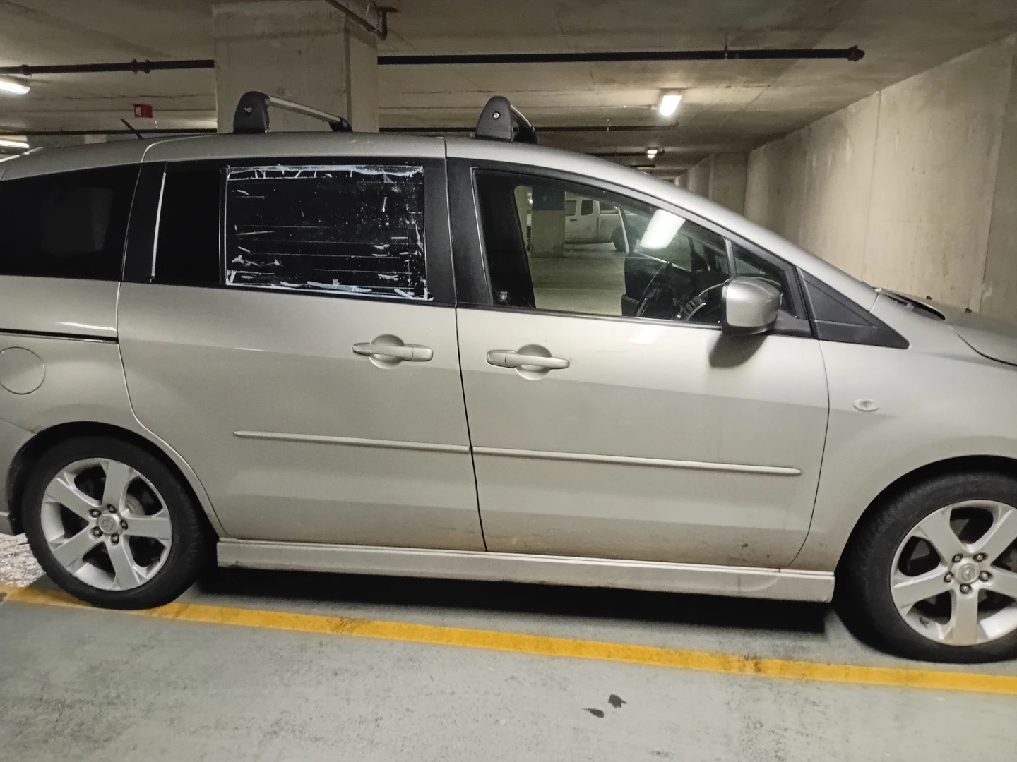 Mazda 5 Silver Minivan - photo 2