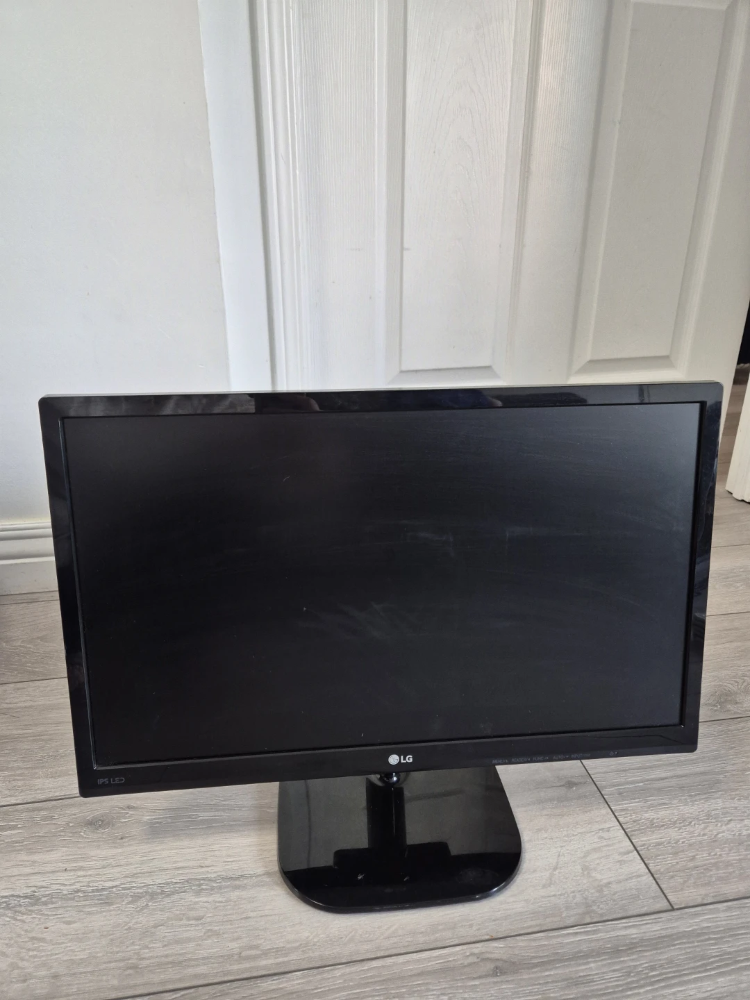 20 inch - LG IPS LED Monitor with Power Cable